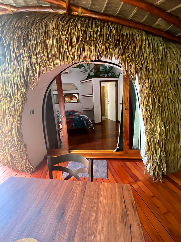 Coco Love – Bedroom, Entrance, Deck